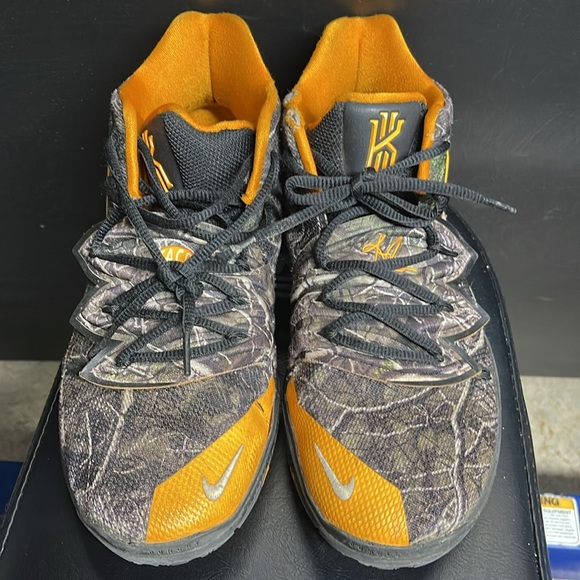 Nike Kyrie 5 Taco Camo Boys Size 7Y - Picture 2 of 12